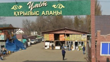 Алматыда заңсыз салынған базар бұзылып жатыр
