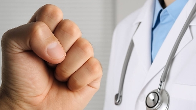 Қазақстанда  медицина қызметкерлеріне зорлық-зомбылық көрсеткендерге жаза күшейеді