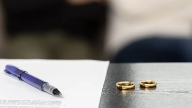 Ózbekstanda ajyrasqannan keıin er adam eks-jubaıyn baspanamen qamtamasyz etýge mindettelýi múmkin