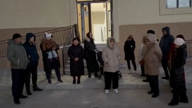 Ақтаудағы жаңа тұрғын үй кешенінің тұрғындары қақаған суықта тоңып отыр