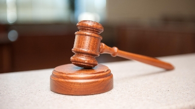 Алматыда адвокат Мұрат Адамды лицензиясынан айыру туралы іс сотта қаралып жатыр