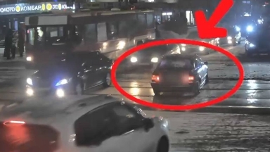 شقو-دا كولىك ۇرلاعان ادام بەينەباقىلاۋ كامەرالارىنا ءتۇسىپ قالدى