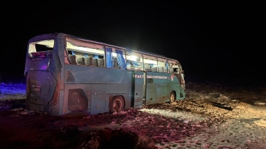 Маңғыстауда автобус аударылып, төрт адам қаза тапты