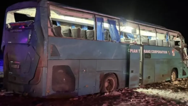 Ішінде 50-ге жуық адам бар автобус жол апатына ұшырады: зардап шеккендер саны өсті