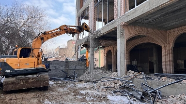 Алматыда ірі заңсыз нысан бұзылып жатыр