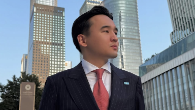 Ақордаға жақын журналист тағы да сынның астында қалды