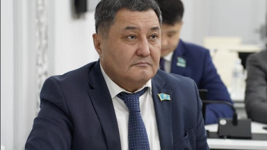 Астаналық шенеунік мәслихат отырысында қазақша баяндама жасауды талап етті