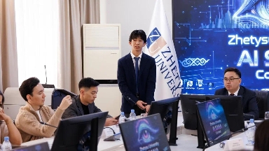 Jetisý ýnıversıtetinde stýdentter JI kómegimen bolashaqty beıneledi