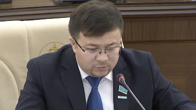 Ақшасын сыпырып алып, рухани жағынан күйретеді: депутат тренингтерге қатысты дабыл қақты