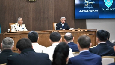 "Қазақстандық банк арқылы көршілес елден басқа мемлекеттерге 7 трлн теңге аударылған" - Тоқаев