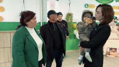 Нұрайым Шақимерген баласымен бірге өңірлерді аралап жүр