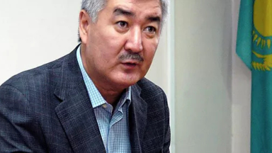 Әміржан ҚОСАН: «Қақ жарылған қоғамда өмір сүріп жатырмыз»