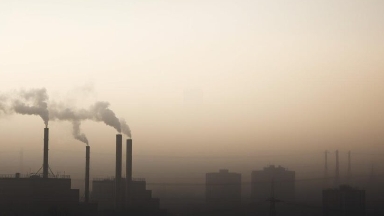 Өскеменде қалың түтіннен оқушылар мектепке бара алмай қалды