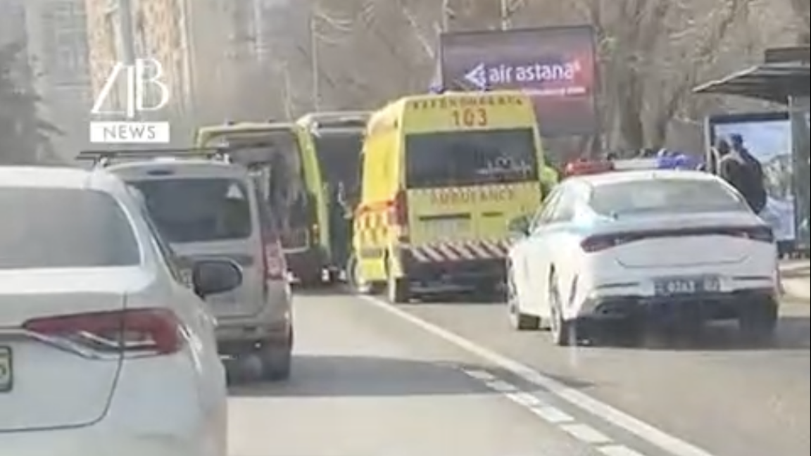 Алматыда жүргізушінің жүрегі тоқтап, салдарынан ірі жол апаты болды