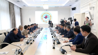 الماتىدا كونستيتۋسيالىق تۇزەتۋلەر قولداۋ تاۋىپ، ولاردىڭ ءمانى ءتۇسىندىرىلدى