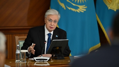 Тоқаев шенеуніктерге көбірек оқуға кеңес берді