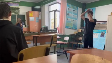 Алматыдағы колледжде мұғалім студенттің басына нысана көздеп оқ атқан