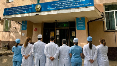 Алматыда №1 емхана қызметкерлері басшылық тарапынан еңбек құқықтары бұзылып жатқанын мәлімдеді