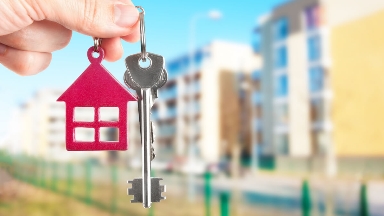 Қызылордада мүмкіндігі шектеулі баланың анасына лифт жоқ үйден, 5-қабаттан пәтер берілген