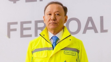 سوت ەرلان ءنىعماتۋليننىڭ كومپانيالارداعى ۇلەستەرىن بۇعاتتادى