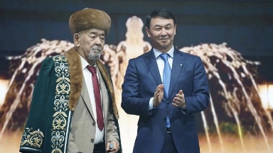 Мерейтойдағы мәртебелі марапат: Жүрсін Ерманға “Қазақстанның Халық жазушысы” атағы берілді