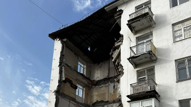 بالقاشتا تۇرعىن ءۇيدىڭ ءبىر بولىگى وپىرىلىپ ءتۇستى