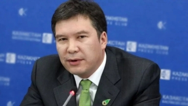 Mambetalın túrik týy astynda: saıası ózin-ózi áshkereleý me, álde transulttyq mısıa ma?