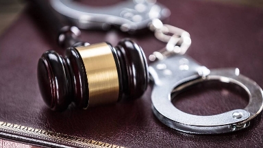 Павлодар тұрғыны туған әпкесін 164 млн теңгеге алдап, 7 жылға сотталды