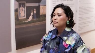 Astanada Ánel Bazylovanyń “Men janyńdamyn” atty debúttik fotokórmesi ashyldy