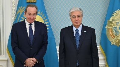 AQSH-qa tikeleı reıster ashý: Toqaev Pıter Fostermen mańyzdy máseleni talqylady