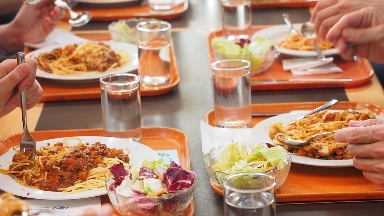 Tamaq ishken soń ne isteýge bolmaıdy? Myna ádetterden aýlaq bolyńyz