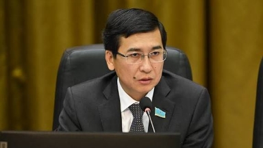 ЖОО оқытушылары шамадан тыс жүктеме арқалап жүр: Аймағамбетов дабыл қақты