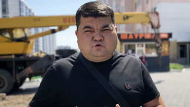 Оралда блогер шенеуніктерден ақша бопсалағаны үшін сотталды