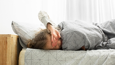 Бала неге түнде ұйықтай алмайды және ол несімен қауіпті?