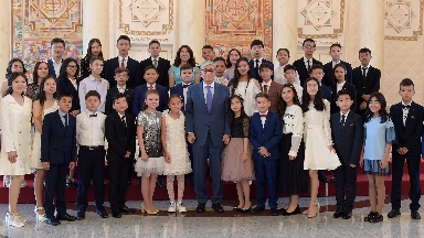 «Ұлттық қор – балаларға» президенттік бағдарламасы: үш жыл ішінде балаларға $2,5 млрд-тан астам қаражат аударылды