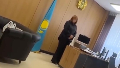 Колледжде жанжал: жүкті мұғалім директордың қысымына шағымданды