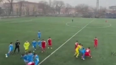 Футбол алаңы төбелес алаңына айналды: екі ойыншы ауруханаға түсті