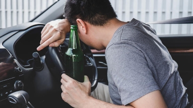 Астанада мас күйде көлік жүргізген полицей 7 жылға жүргізуші куәлігінен айырылды