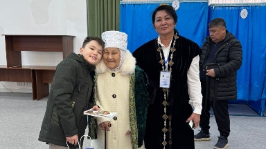 100 جاستاعى كەيۋانا  رەفەرەندۋمدا داۋىس بەردى