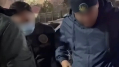 تۇركىستاندا پارا الدى دەپ كۇدىككە ىلىنگەن پوليسەي جازادان سىتىلىپ كەتتى