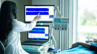 Дәрігерлерді жасанды интеллект тексере бастайды