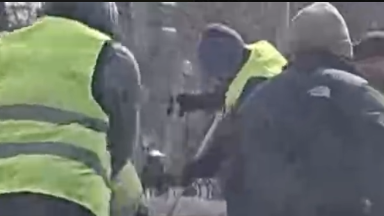 "Халықтың ақшасын суға ағызып жатыр": Павлодар тұрғындары шалшықтың үстіне асфальт төселіп жатқанын сынады