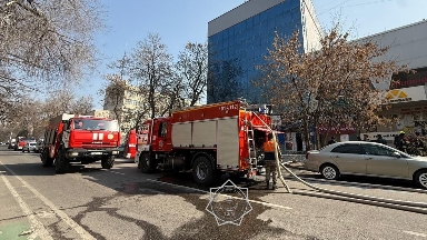 Алматыда түтін басқан ғимараттан 50 адам эвакуацияланды