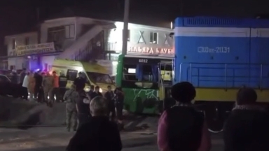 «Алты адам зардап шекті»: Боралдайда автобус пен пойыз соқтығысты