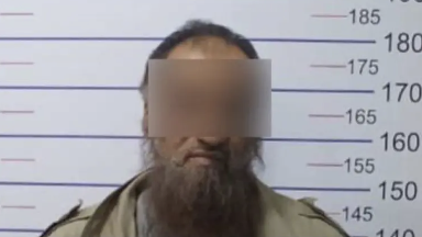 Jaǵaustatar jaǵdaı: balalarǵa ıne salynǵan kámpıt taratqan er adam ustaldy