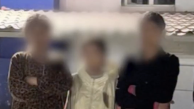 "Aqsha bermeseń, zatyńdy tartyp alady": Almatyda turǵyndarǵa tıisken úsh qyz elden shyǵaryldy