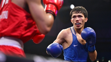 Боксшы Санжар Тәшкенбай нокдаунға түсіп, Азия чемпионатында жеңіліп қалды