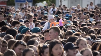 Қазақстанда ерлер неге әйелдерден көп табыс табады — сарапшы пікірі