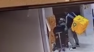 Almatyda balalar arbasyna dáret syndyryp ketken adam anyqtaldy