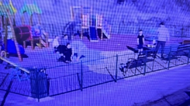 Қарағандыда ойын алаңындағы жанжал: ер адам балаға шабуыл жасады